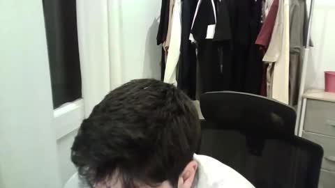 italianboybcn online show from December 16, 7:09 pm