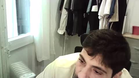 italianboybcn online show from December 21, 11:27 am