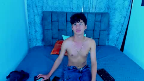ithan_kingtwin online show from June 6, 7:53 pm