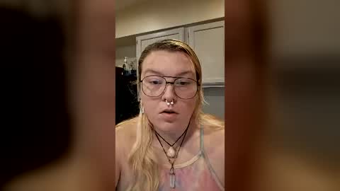 Itsglitchh222 online show from August 4, 2:46 pm