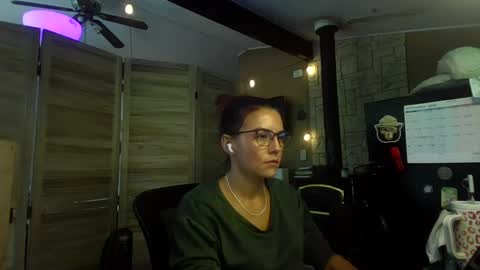 Snapshot of itsmesophie_x chatting on September 9, 4:18 pm ItsMeSophie X online show from September 9, 4:18 pm
