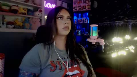 Snapshot of itsnickibabyy chatting on January 5, 3:32 am Nicki Foxx online show from January 5, 3:32 am