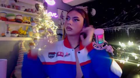 Snapshot of itsnickibabyy chatting on December 2, 10:40 pm Nicki Foxx online show from December 2, 10:40 pm