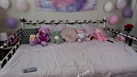Snapshot of itsnikkisweet chatting on February 12, 7:13 pm Nikki Sweet online show from February 12, 7:13 pm