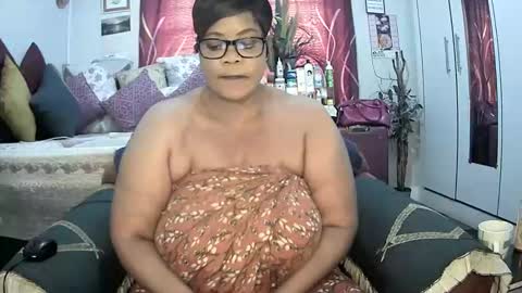 Snapshot of itumeleng74 chatting on February 17, 9:13 am itumeleng74 online show from February 17, 9:13 am