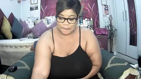 Snapshot of itumeleng74 chatting on February 18, 3:52 pm itumeleng74 online show from February 18, 3:52 pm