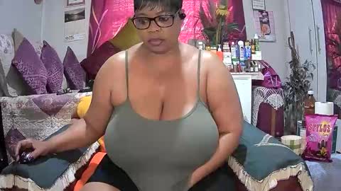 Snapshot of itumeleng74 chatting on September 20, 6:27 am itumeleng74 online show from September 20, 6:27 am