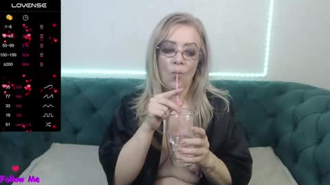 Snapshot of ivanacharm chatting on February 25, 4:24 am ivanacharm online show from February 25, 4:24 am