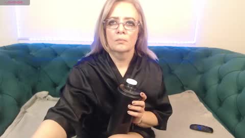 Snapshot of ivanacharm chatting on February 16, 10:43 am ivanacharm online show from February 16, 10:43 am