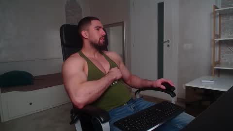 IvanHydee online show from February 1, 5:48 am