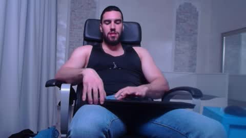 IvanHydee online show from October 8, 6:30 am