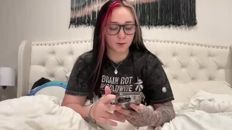 ivey jade online show from September 26, 5:26 am