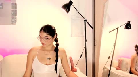 Ivon online show from October 7, 2:18 am