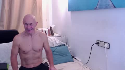 ivonneanddom online show from January 7, 11:26 am