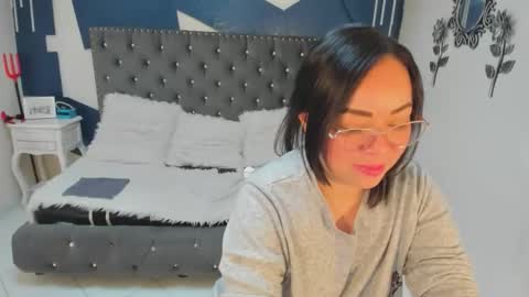 Ivy  online show from January 14, 1:52 pm