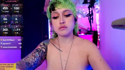 Snapshot of ivy_rosse chatting on January 2, 6:23 pm You can find more of me here online show from January 2, 6:23 pm