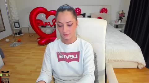 Snapshot of ivyfoxx_ chatting on February 14, 8:59 pm IvyFox online show from February 14, 8:59 pm