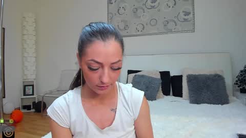 Snapshot of ivyfoxx_ chatting on January 22, 5:17 pm IvyFox online show from January 22, 5:17 pm