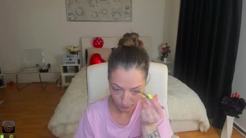 Snapshot of ivyfoxx_ chatting on February 24, 4:58 pm IvyFox online show from February 24, 4:58 pm