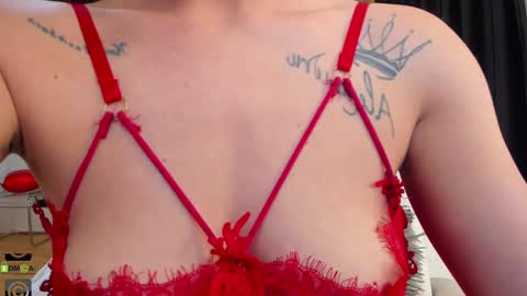 Snapshot of ivyfoxx_ chatting on February 14, 11:42 am IvyFox online show from February 14, 11:42 am