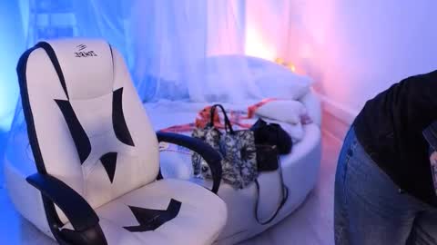 IVY - Follow me 3 online show from November 2, 8:03 am