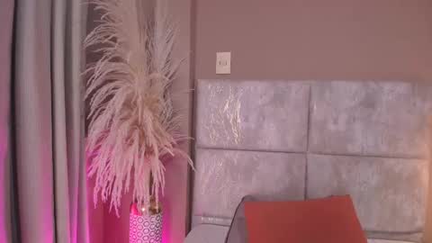 IvyJhonss online show from January 13, 12:24 pm