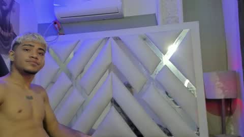 izaack online show from January 12, 12:55 pm