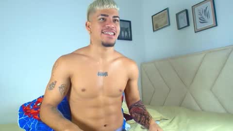 izaack online show from October 17, 10:08 am