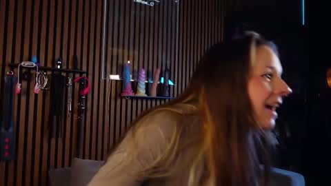 Izzy Inked online show from February 1, 7:11 pm