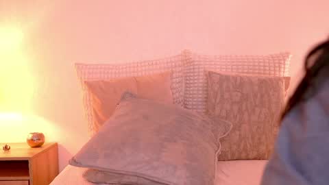 izzy_laurent online show from May 7, 12:39 am