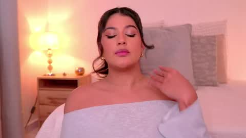 izzy_laurent online show from May 10, 12:55 pm