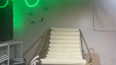 izzyishottttt online show from September 26, 9:39 am