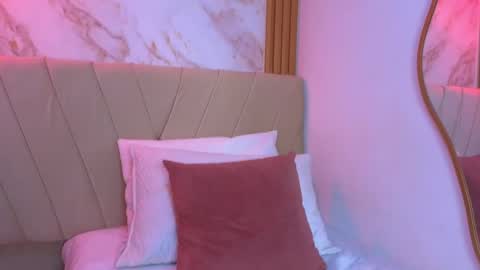 j_belle_ online show from June 1, 10:11 pm