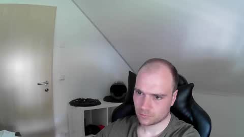 here4y online show from April 18, 10:50 am