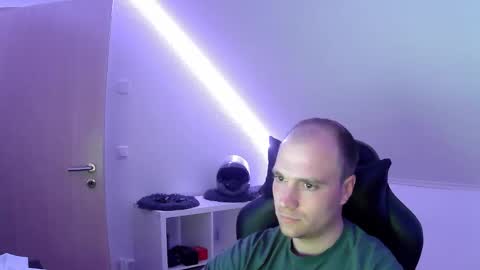 here4y online show from April 14, 6:33 pm