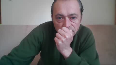 Snapshot of ja424387 chatting on October 19, 11:26 am Tomek online show from October 19, 11:26 am