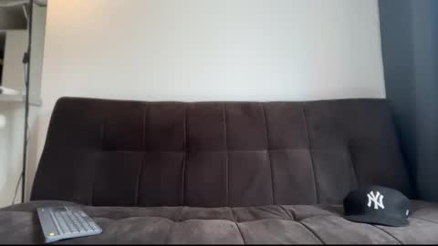 INDEPENDENT MODEL online show from January 5, 5:27 pm