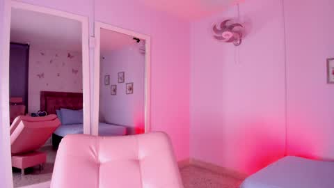 Jackk Russell  online show from April 7, 4:03 am