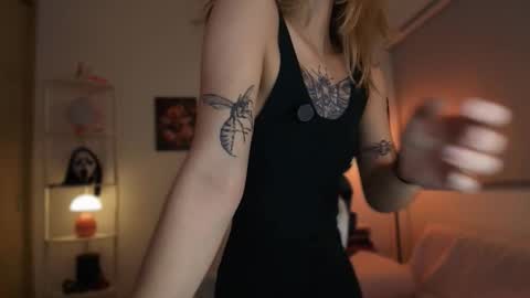 Linda Sofia help me get to 100 thumbs up online show from November 17, 4:26 am