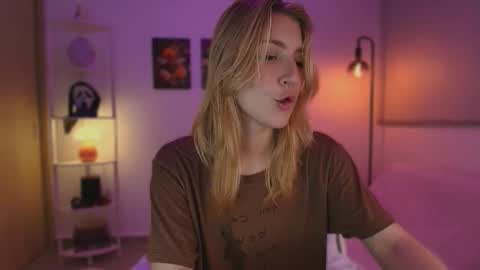 Linda Sofia help me get to 100 thumbs up online show from October 31, 5:08 am