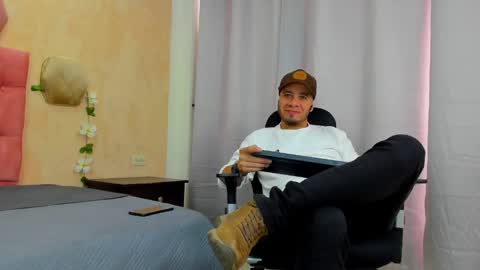 Snapshot of jacob_lewitt chatting on February 7, 7:49 pm Jacob online show from February 7, 7:49 pm