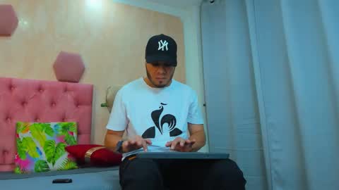 Snapshot of jacob_lewitt chatting on February 14, 1:45 am Jacob online show from February 14, 1:45 am