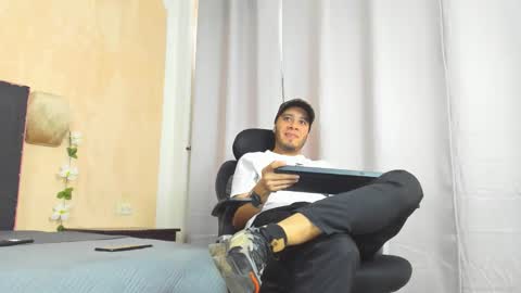 Snapshot of jacob_lewitt chatting on February 6, 8:13 pm Jacob online show from February 6, 8:13 pm
