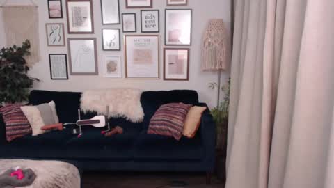 Jade online show from February 4, 6:14 am