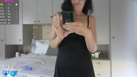 Jade online show from May 26, 7:47 am