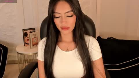 JADE EVANS online show from January 17, 2:37 pm