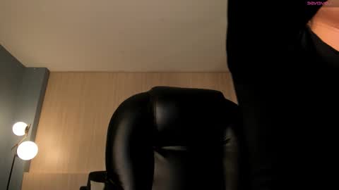 JADE EVANS online show from March 8, 5:39 pm