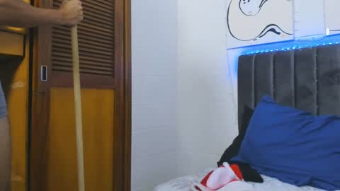 Snapshot of jake_shadow14 chatting on March 4, 11:22 pm Hi guys im new 3 online show from March 4, 11:22 pm