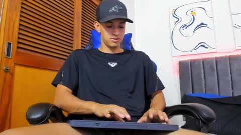 Snapshot of jake_shadow14 chatting on January 27, 7:03 pm Hi guys im new 3 online show from January 27, 7:03 pm