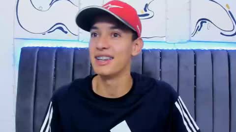Snapshot of jake_shadow14 chatting on February 14, 5:14 pm Hi guys im new 3 online show from February 14, 5:14 pm